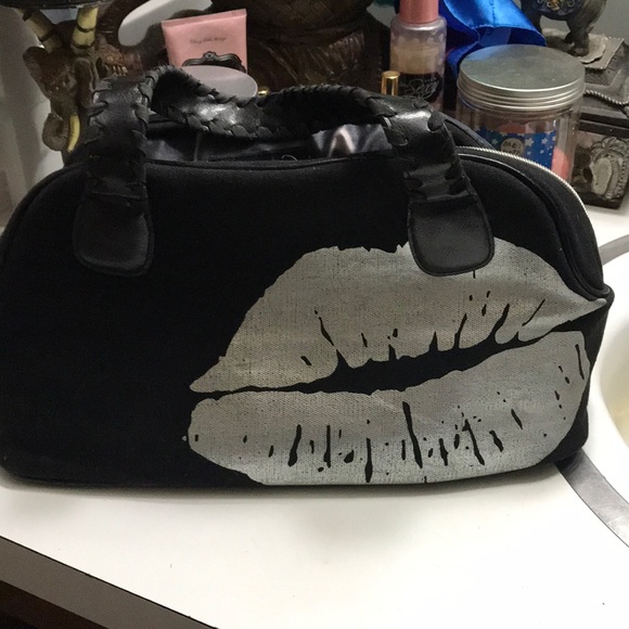 VICTORIAS REVERSIBLE MAKEUP/CLOTHING BAG - Picture 5 of 8